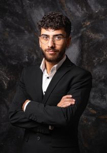 66f59b92-7298-4381-bf52-20d3b6913166-1-portrait fb bf db portrait